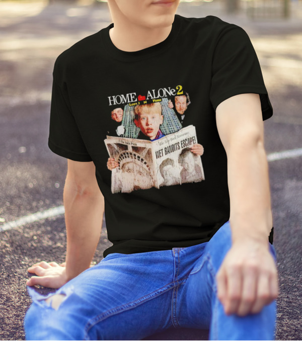 HOME ALONE 2 LOST IN NEW YORK WET BANDITS ESCAPE NEW YORK NEWSPAPER T-Shirt