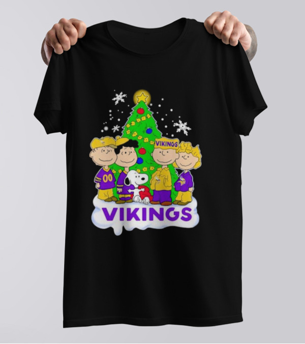 Minnesota Vikings Peanuts Characters Christmas Tree T-Shirt