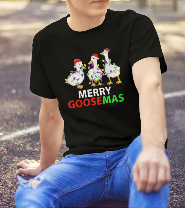 Merry Goosemas Santa Hat Geese Wrapped In Christmas Lights T-Shirt