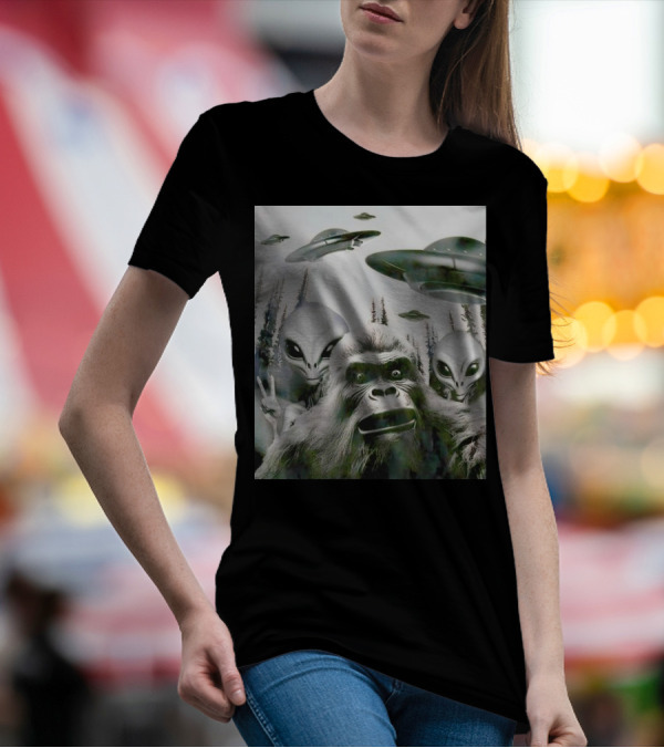 Bigfoot Aliens Selfie UFO Forest Adventure T-Shirt