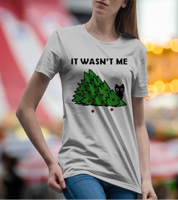 Cat Hiding Behind Christmas Tree It Wasn't Me T-Shirt