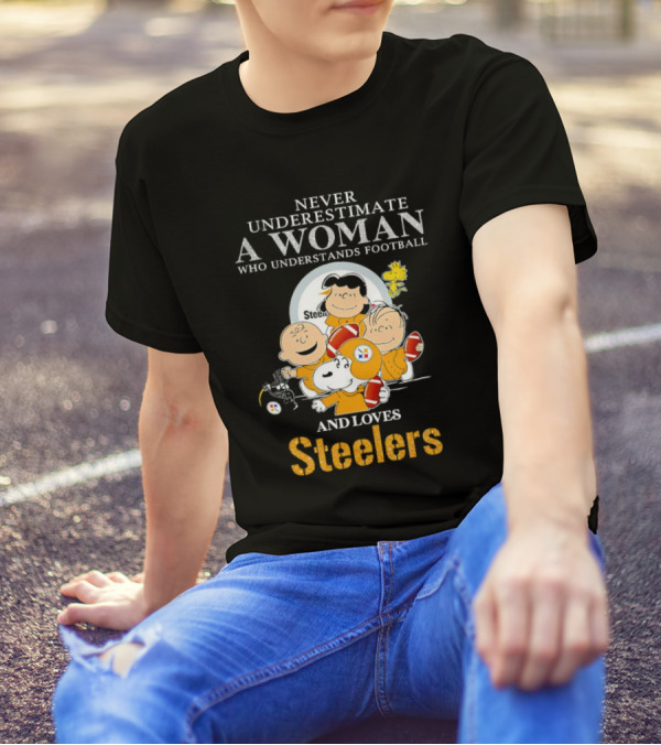 Peanuts Characters Never Underestimate A Woman Who Loves Steelers Football T-Shirt