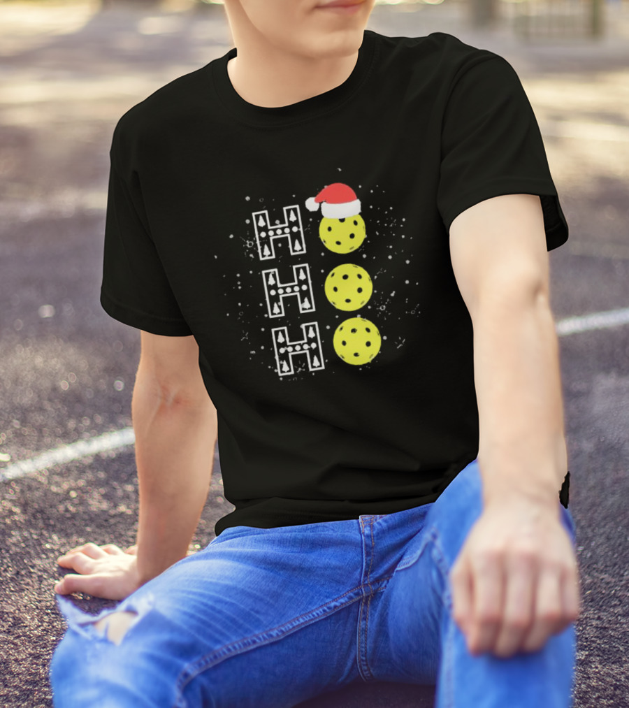 Santa Pickleball Hohoho Christmas Pickleballs With Santa Hat Snowy Holiday Fun T-Shirt