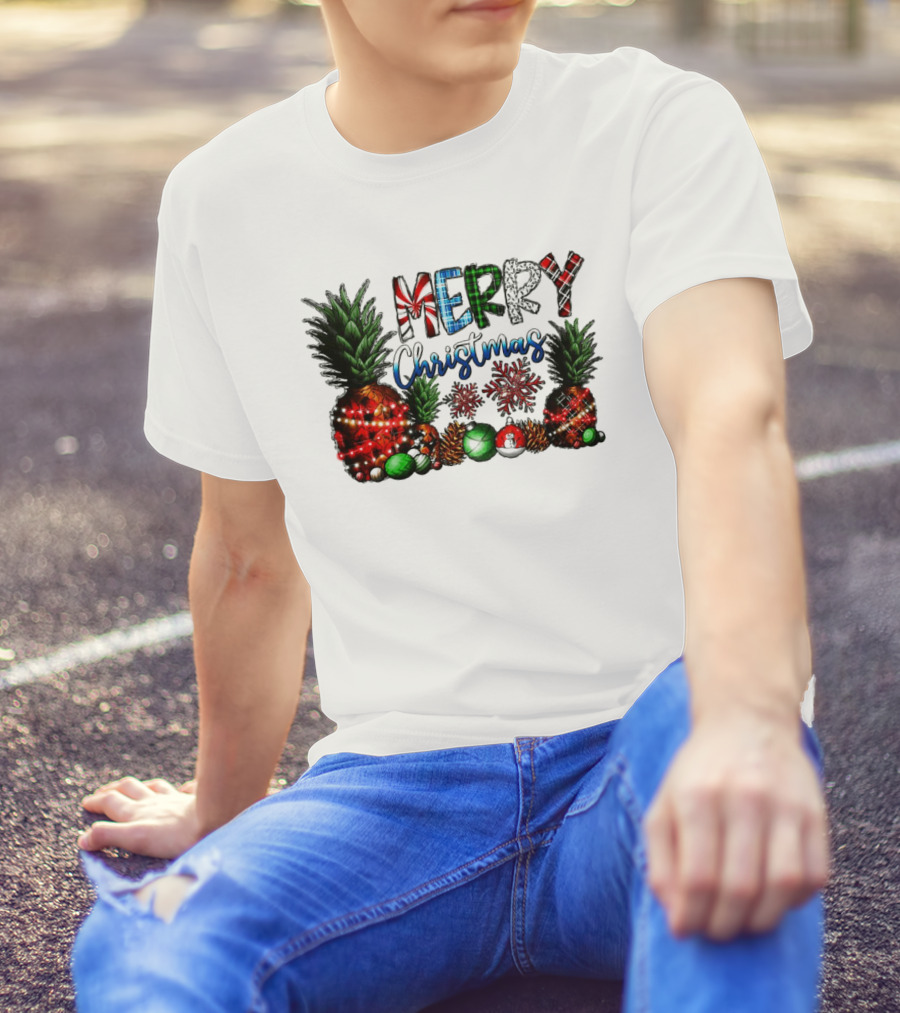 Merry Christmas Pineapple Lights With Snowflakes And Festive Fruits T-Shirt