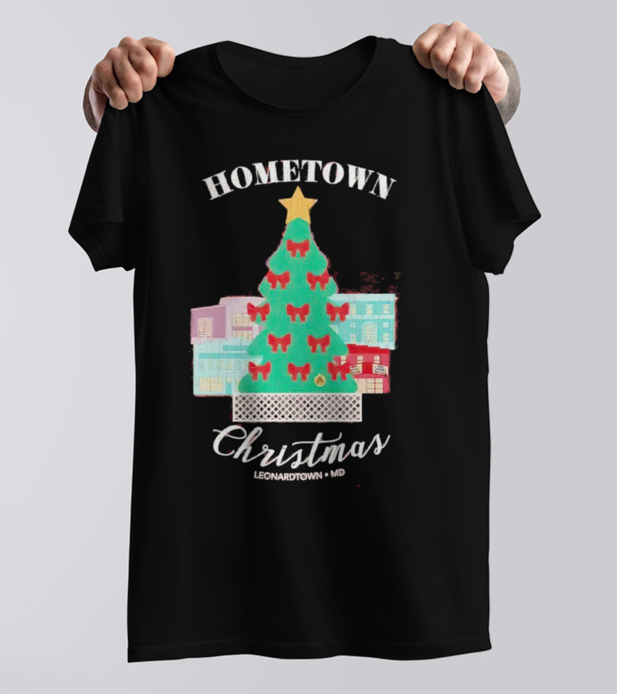 Hometown Christmas Leonardtown MD Christmas Tree With Red Bows And Star T-Shirt