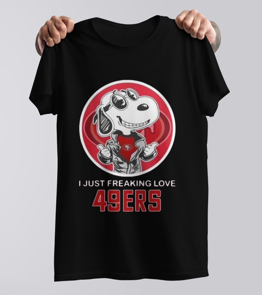 San Francisco 49ers Snoopy I Just Freaking Love 49ers T-Shirt