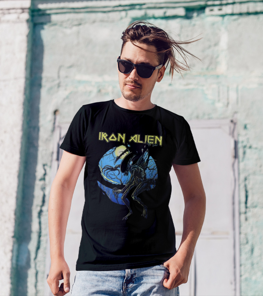 Iron Alien Xenomorph Moonlight Scene T-Shirt