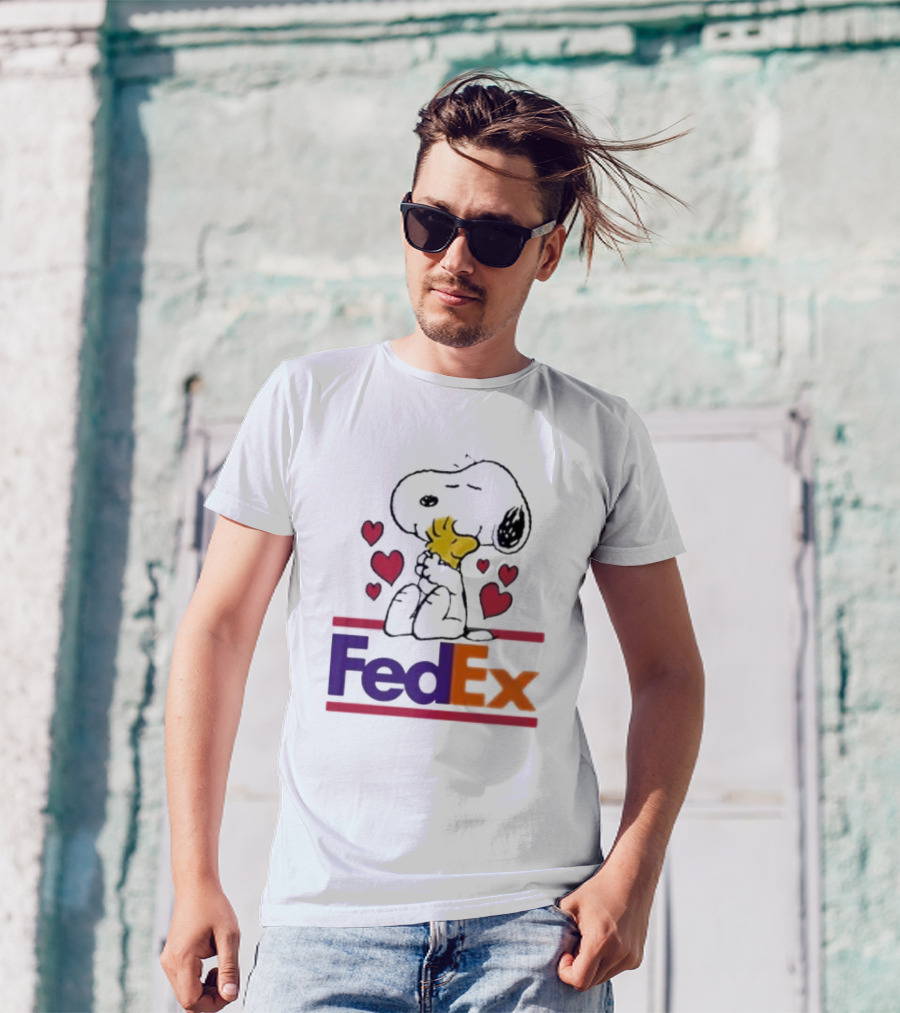 Snoopy Woodstock Hugs Hearts FedEx T-Shirt