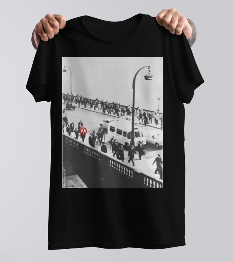 Peter Gabriel In 1977 Urban Crowd With Red Circle Highlight T-Shirt