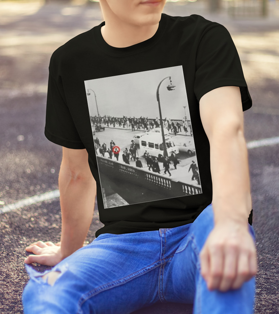 Peter Gabriel In 1977 Urban Crowd With Red Circle Highlight T-Shirt