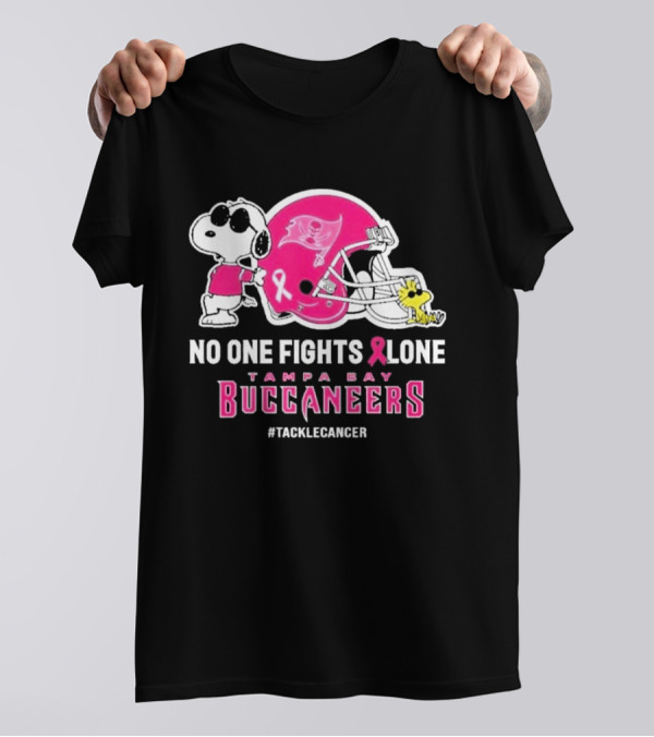 Snoopy And Woodstock No One Fights Alone Tampa Bay Buccaneers #Tacklecancer Pink Helmet T-Shirt