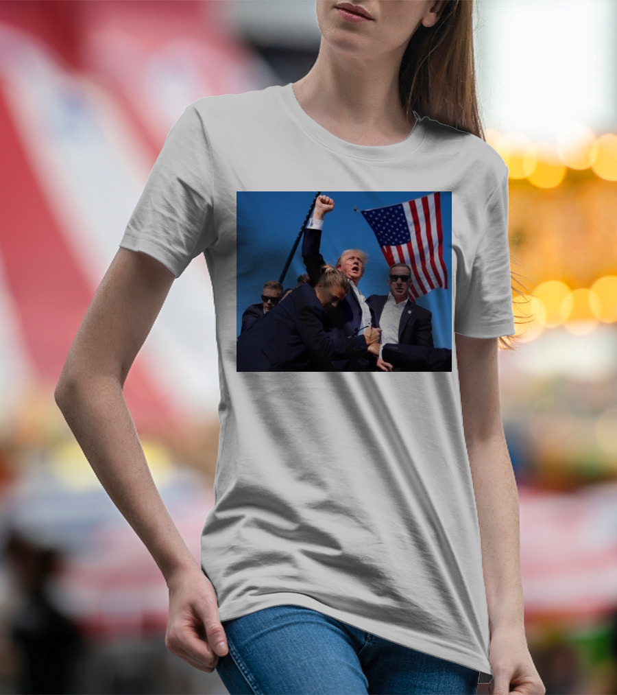 Trump Blood On His Face Fight American Flag Raised Fist T-Shirt