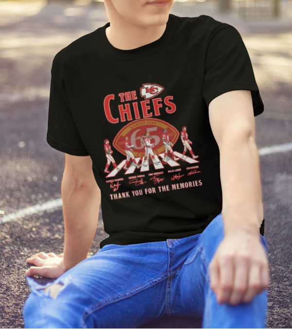 The Kansas City Chiefs 65 Years Thank You For The Memories Patrick Mahomes Derrick Thomas Tony Gonzalez Willie Lanier Len Dawson Abbey Road Signatures T-Shirt