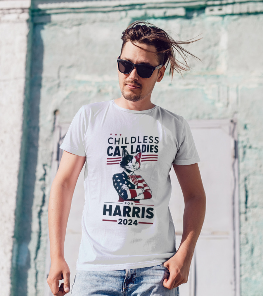 Childless Cat Ladies For Harris 2024 Patriotic Cat T-Shirt