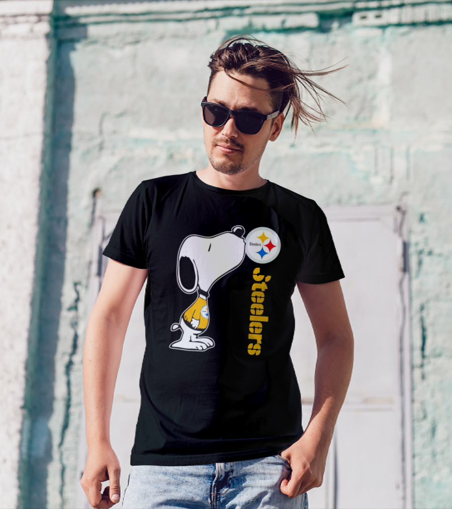 Snoopy Steelers Football Logo Kiss T-Shirt