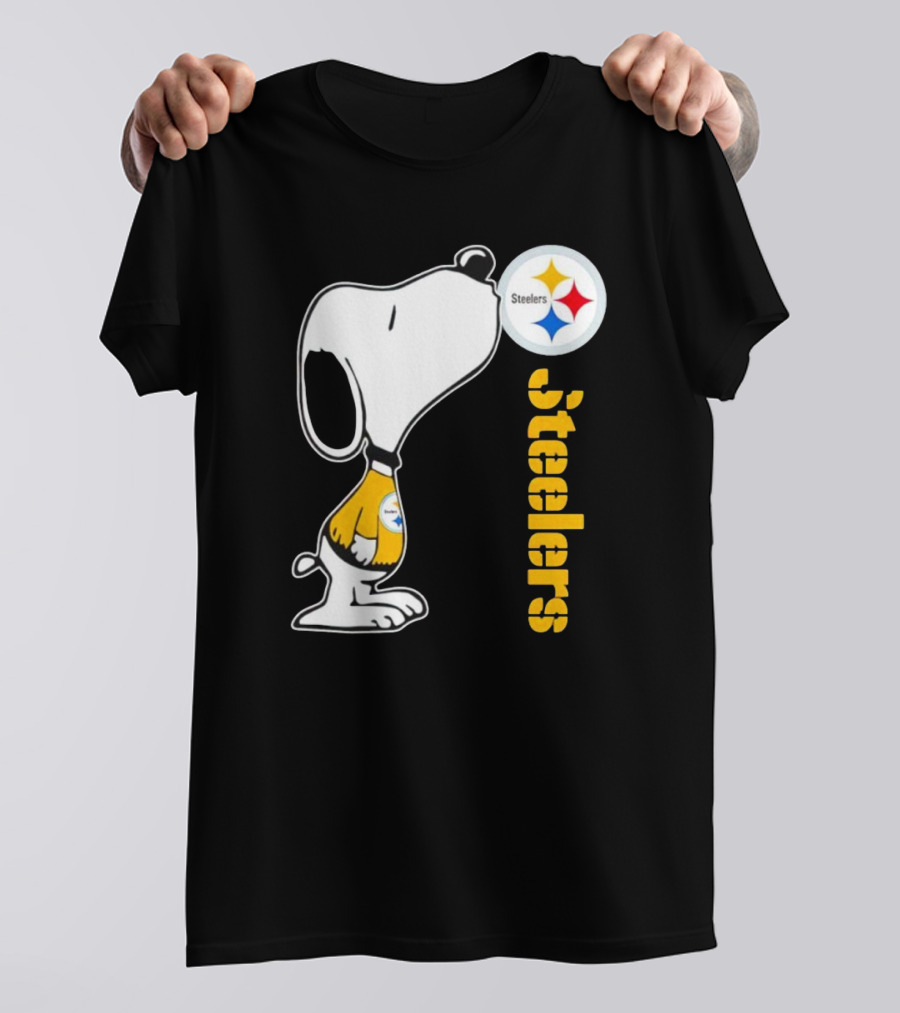 Snoopy Steelers Football Logo Kiss T-Shirt