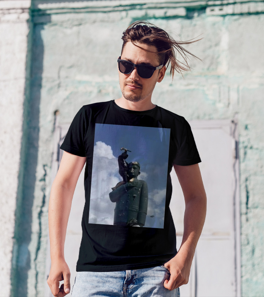 Venezuela Flag Venezolanos Venezuelan Statue T-Shirt