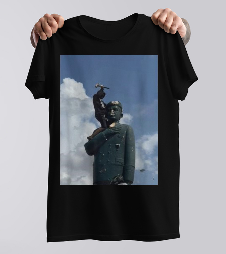 Venezuela Flag Venezolanos Venezuelan Statue T-Shirt