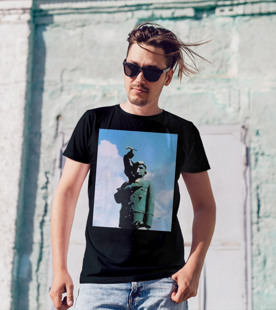 Venezuela Hasta El Final Monument Against Blue Sky T-Shirt