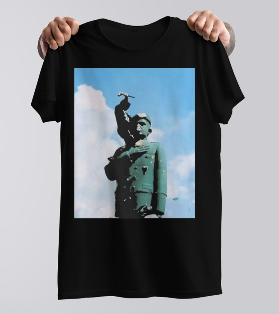 Venezuela Hasta El Final Monument Against Blue Sky T-Shirt