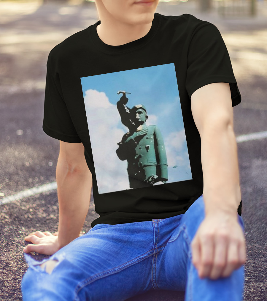 Venezuela Hasta El Final Monument Against Blue Sky T-Shirt