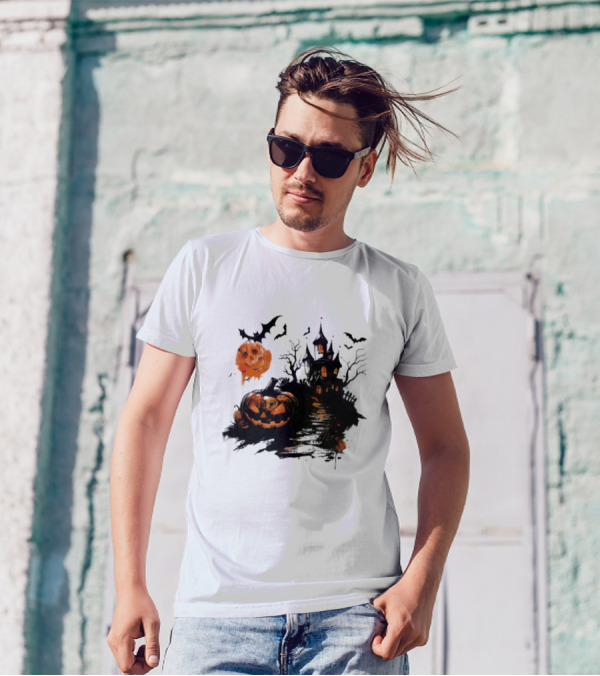 Scary Halloween House With Spooky Pumpkins And Flying Bats T-Shirt