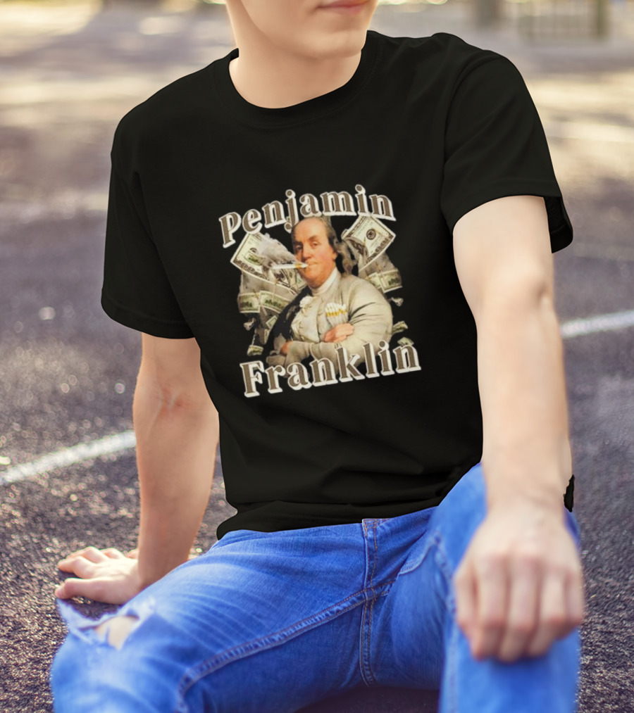 Penjamin Franklin Smoking Dollars Bills In Background T-Shirt