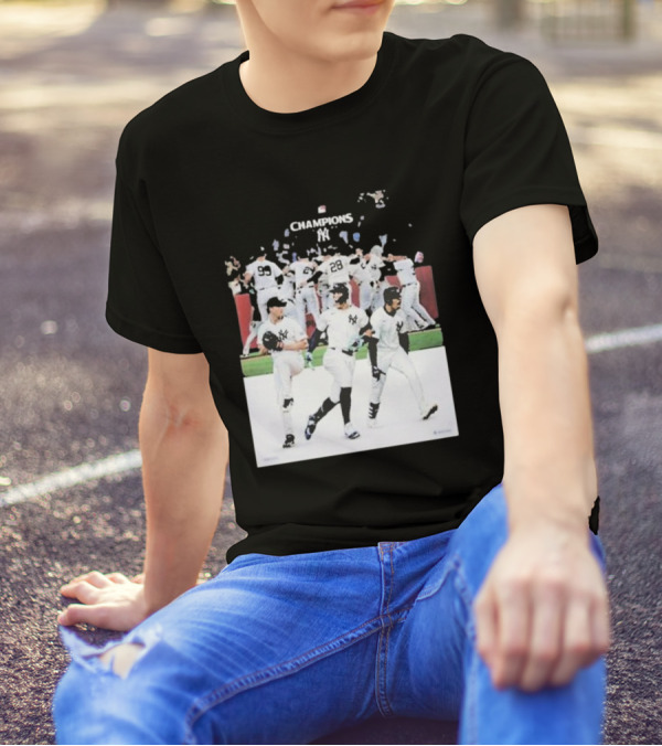 New York Yankees AL East Champions Celebratory Team Image T-Shirt