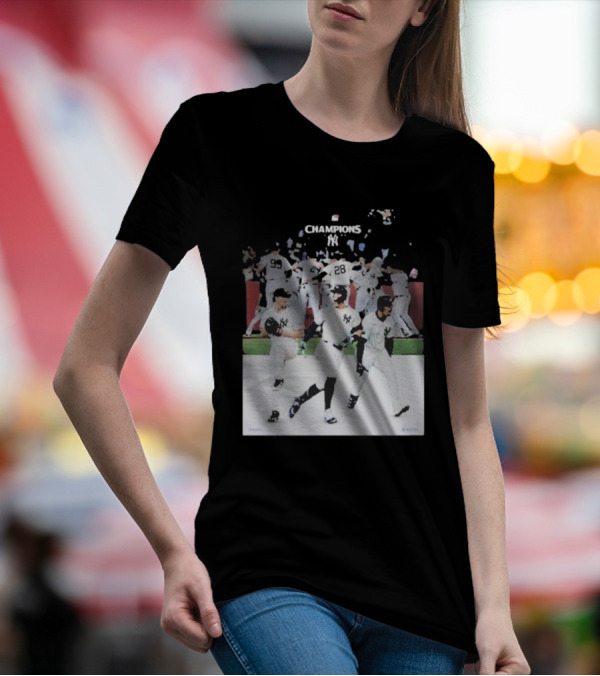 New York Yankees AL East Champions Celebratory Team Image T-Shirt