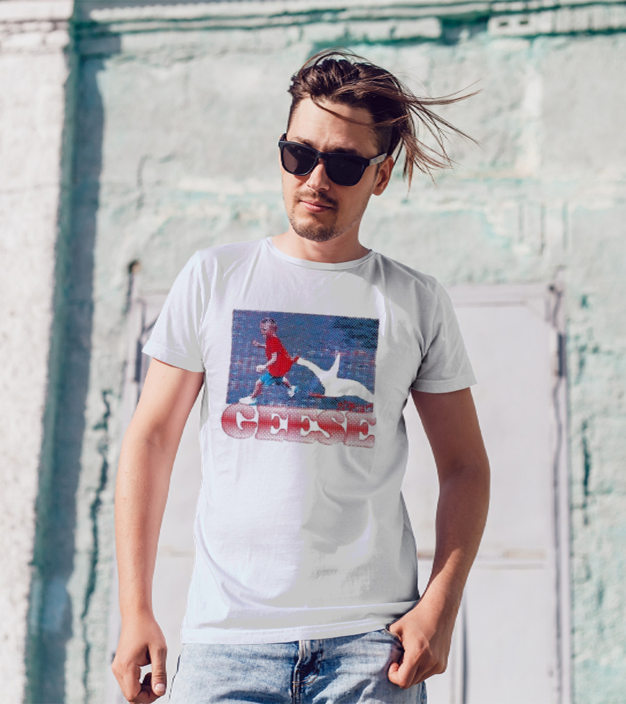 Geese Goose Bite Chase Red Shirt Kid Oval Open Mouth T-Shirt