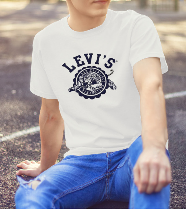 LEVI'S San Francisco California Tiger Badge T-Shirt