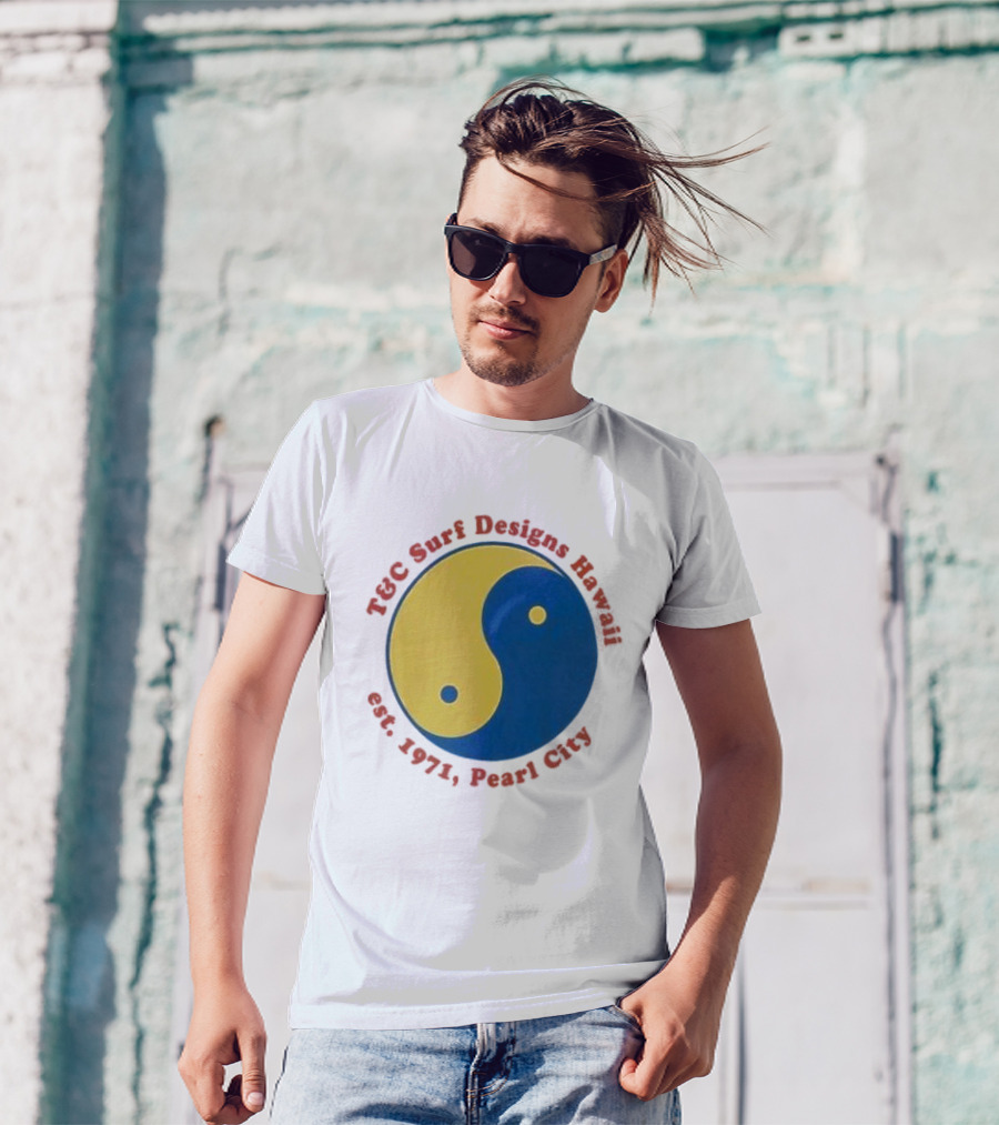 T&C Surf Designs Hawaii Est 1971 Pearl City Yin Yang T-Shirt