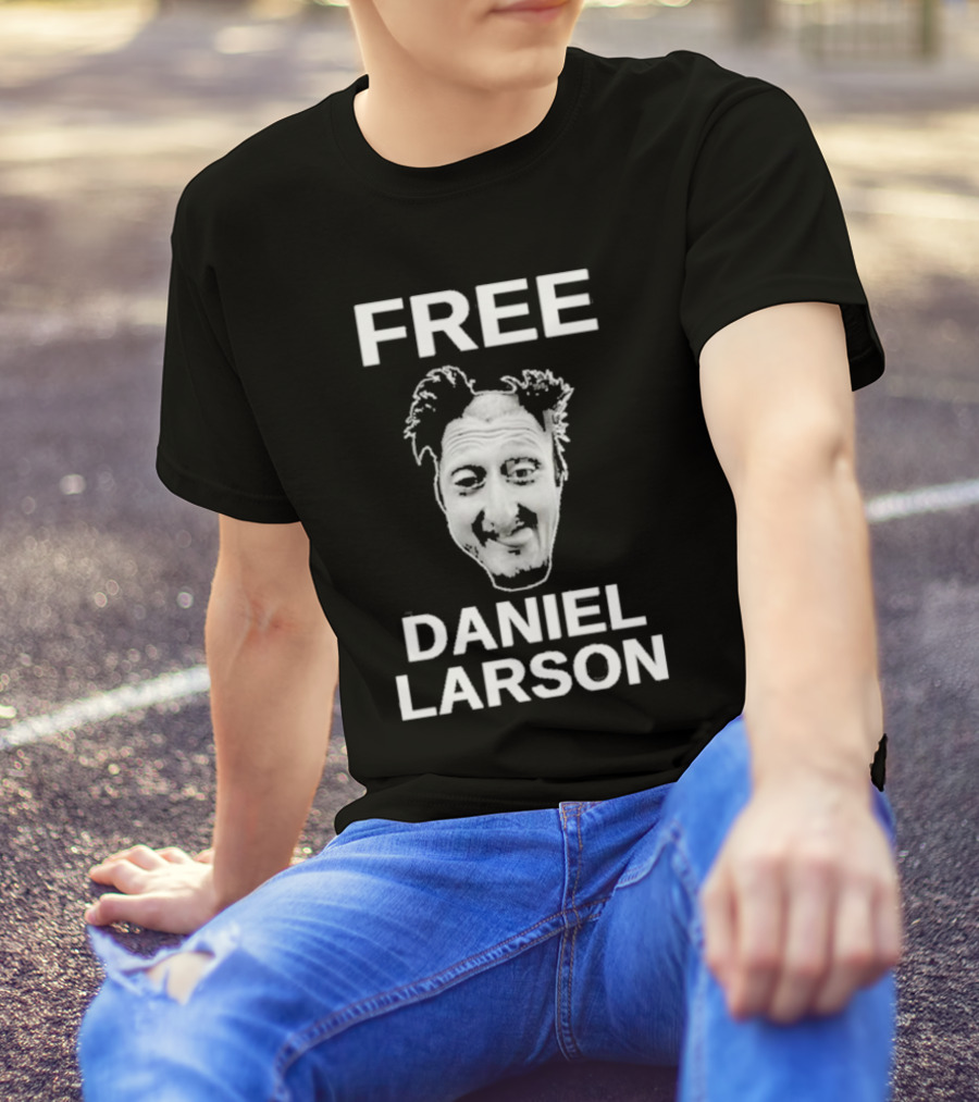 FREE DANIEL LARSON Face Meme T-Shirt
