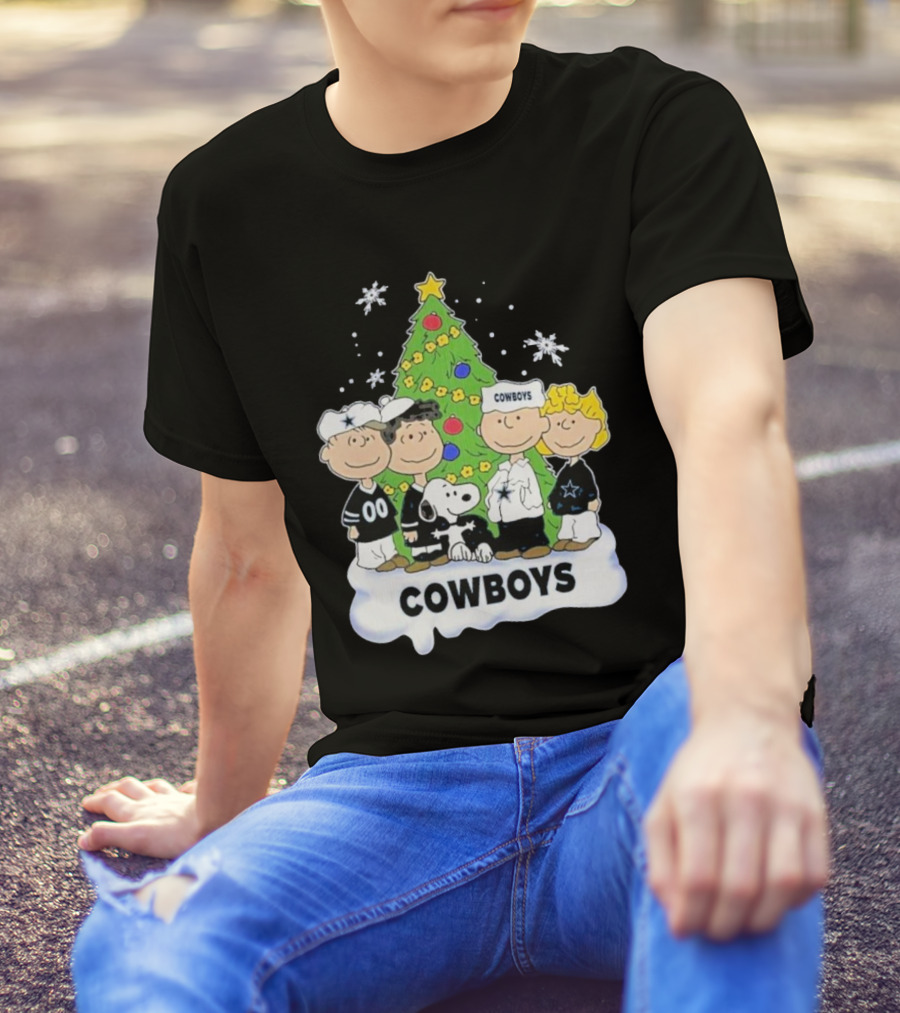 Cowboys Christmas With Snoopy And Peanuts Friends Holiday Tree T-Shirt
