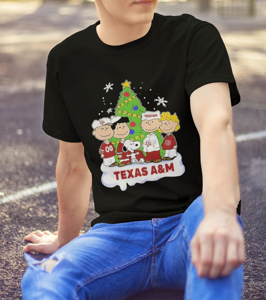 Texas A&M Aggies Christmas With Snoopy And Peanuts Characters T-Shirt