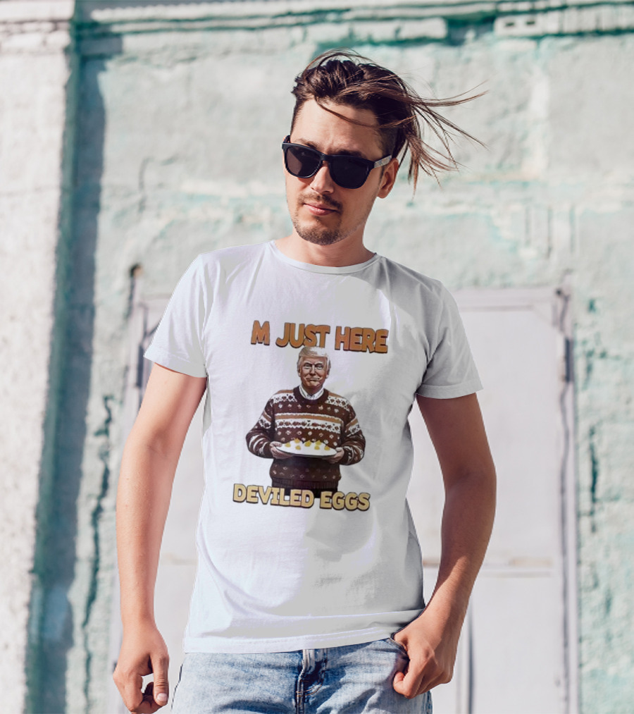 Thanksgiving M Just Here For Deviled Eggs Sweater Holding Plate T-Shirt