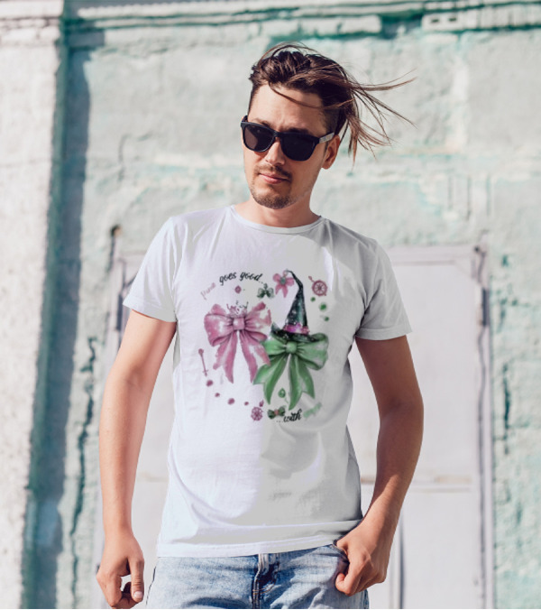 Pink Goes Good Wicked Green Christmas Bow Hat T-Shirt
