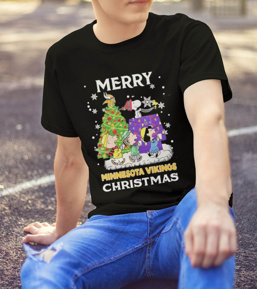 Merry Christmas Minnesota Vikings Snoopy Peanuts Holiday T-Shirt