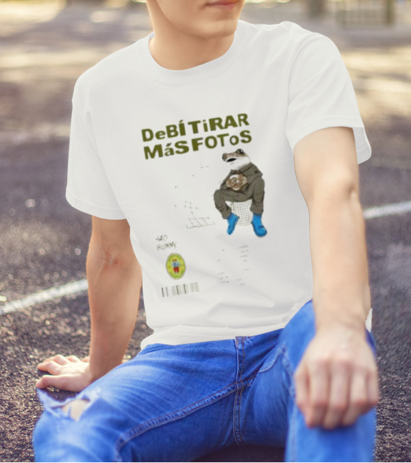 DeBI TiRAR MaS FOToS Bad Bunny 2025 Frog Sitting Blue Boots T-Shirt