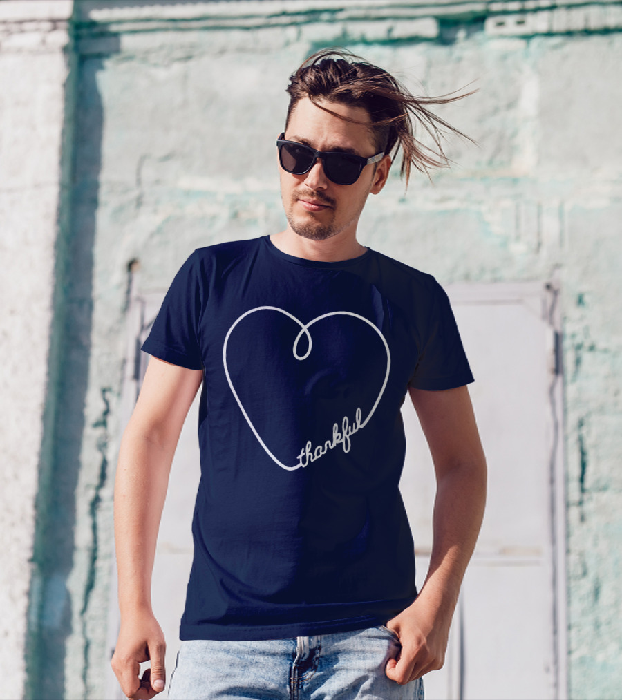 Thankful Script Heart Outline T-Shirt