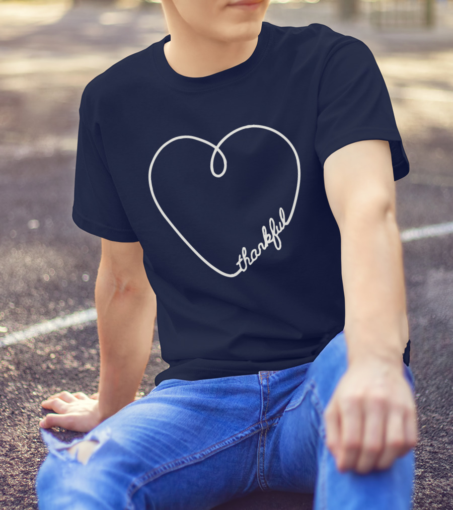 Thankful Script Heart Outline T-Shirt