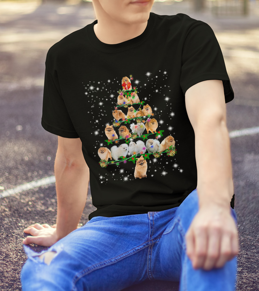 Cute Pomeranian Christmas Tree With Fairy Lights And Starry Background T-Shirt