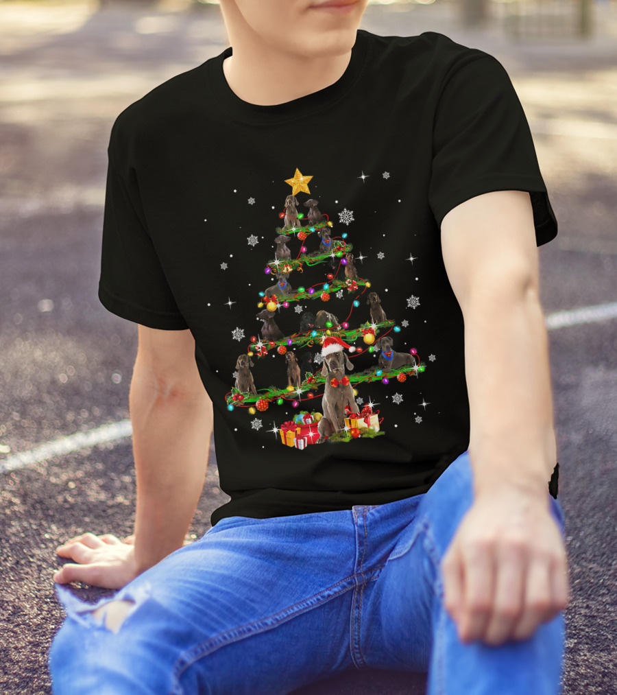 Weimaraner Christmas Tree Lights Santa Hat Paw Presents Snowflakes Star T-Shirt